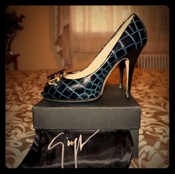 Guiseppe Zanotti Shoes - Giuseppe Zanotti Navy Blue Pumps